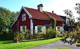 Rustik Stuga Med Lantlig Kaensla Naera Oerebro City