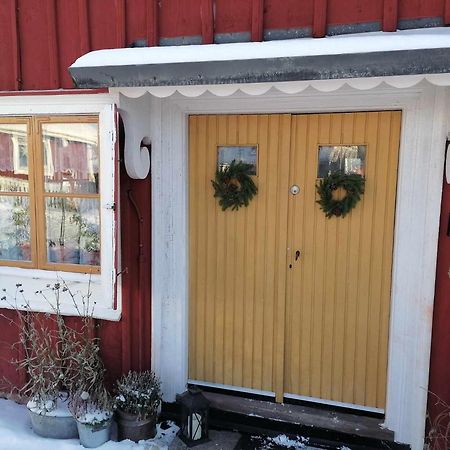 Rustik Stuga Med Lantlig Kaensla Naera Oerebro City Exterior foto