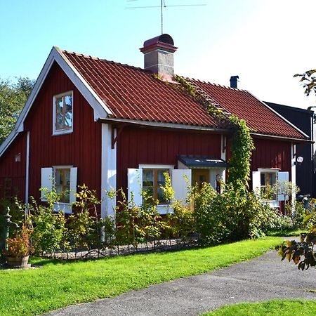 Rustik Stuga Med Lantlig Kaensla Naera Oerebro City Exterior foto