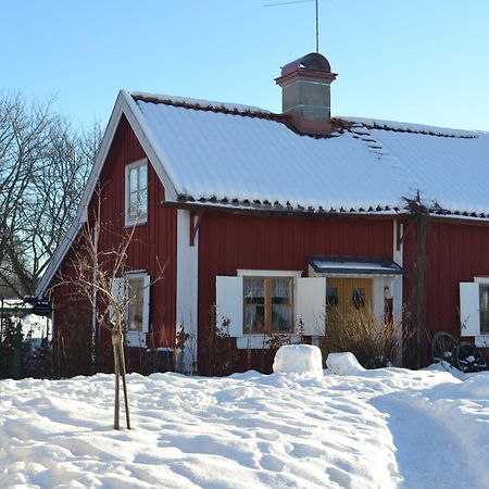 Rustik Stuga Med Lantlig Kaensla Naera Oerebro City Exterior foto
