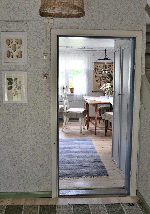 Rustik Stuga Med Lantlig Kaensla Naera Oerebro City Exterior foto