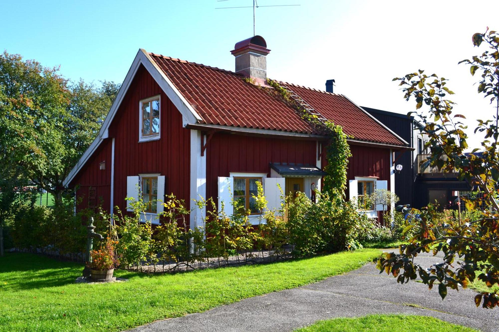 Rustik Stuga Med Lantlig Kaensla Naera Oerebro City Exterior foto