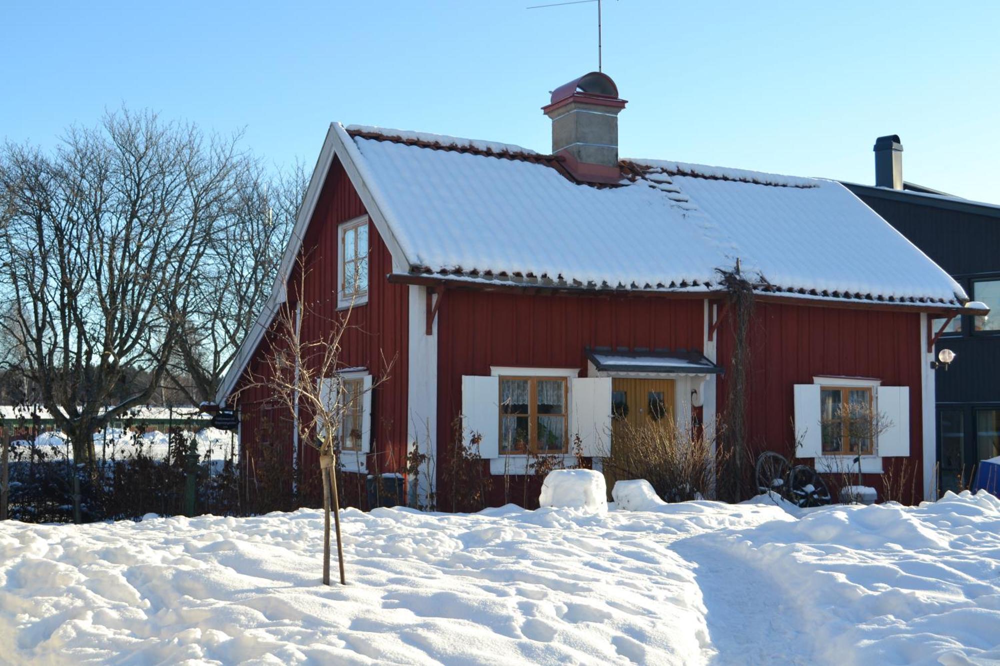 Rustik Stuga Med Lantlig Kaensla Naera Oerebro City Exterior foto